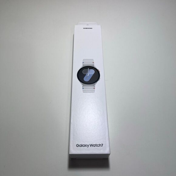 Samsung Galaxy Watch 7 44mm Bluetooth WiFi GPS Silver NWT NIB - Picture 1 of 8